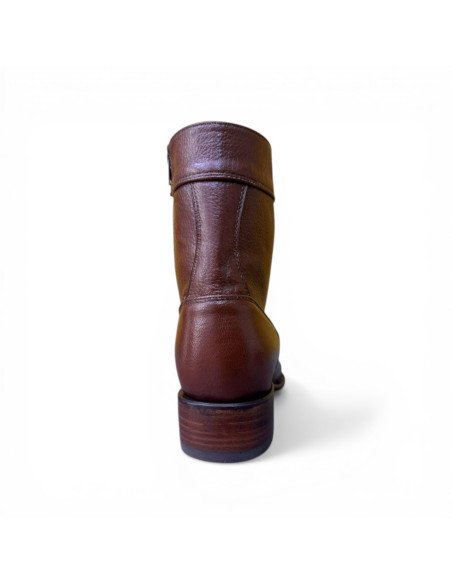 Botin de Caballero Estilo Mateo Horma Dubai Venado color Brandy